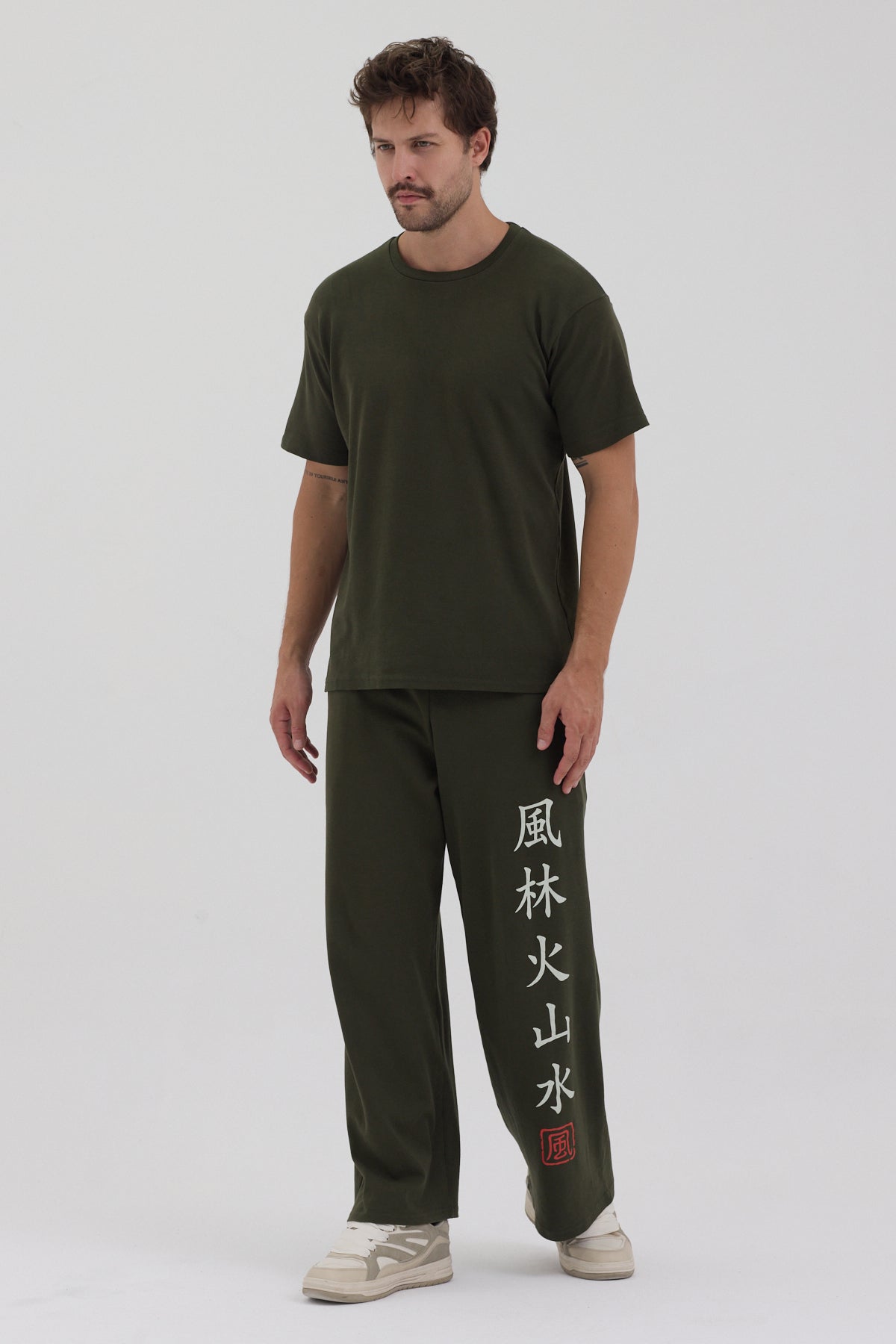 Kanji Grafik Haki set, önden görünüm