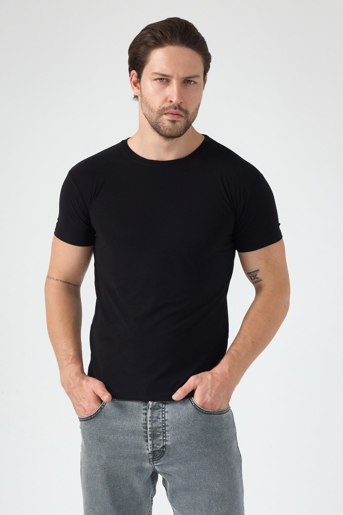 Alvornwear Basic T-Shirt — Siyah, ön