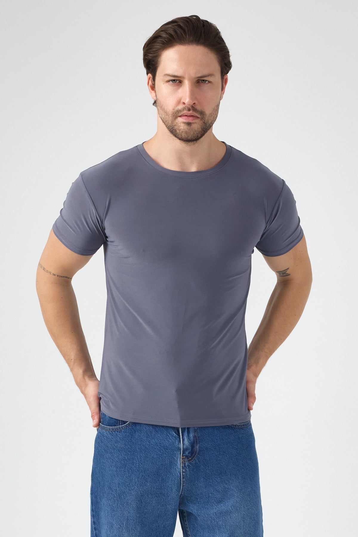Alvornwear Basic T-Shirt — Gri, ön