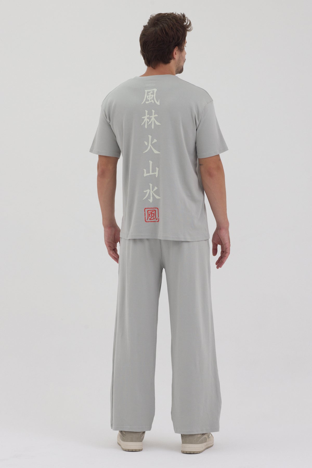 Kanji Grafik Gri set, arkadan görünüm