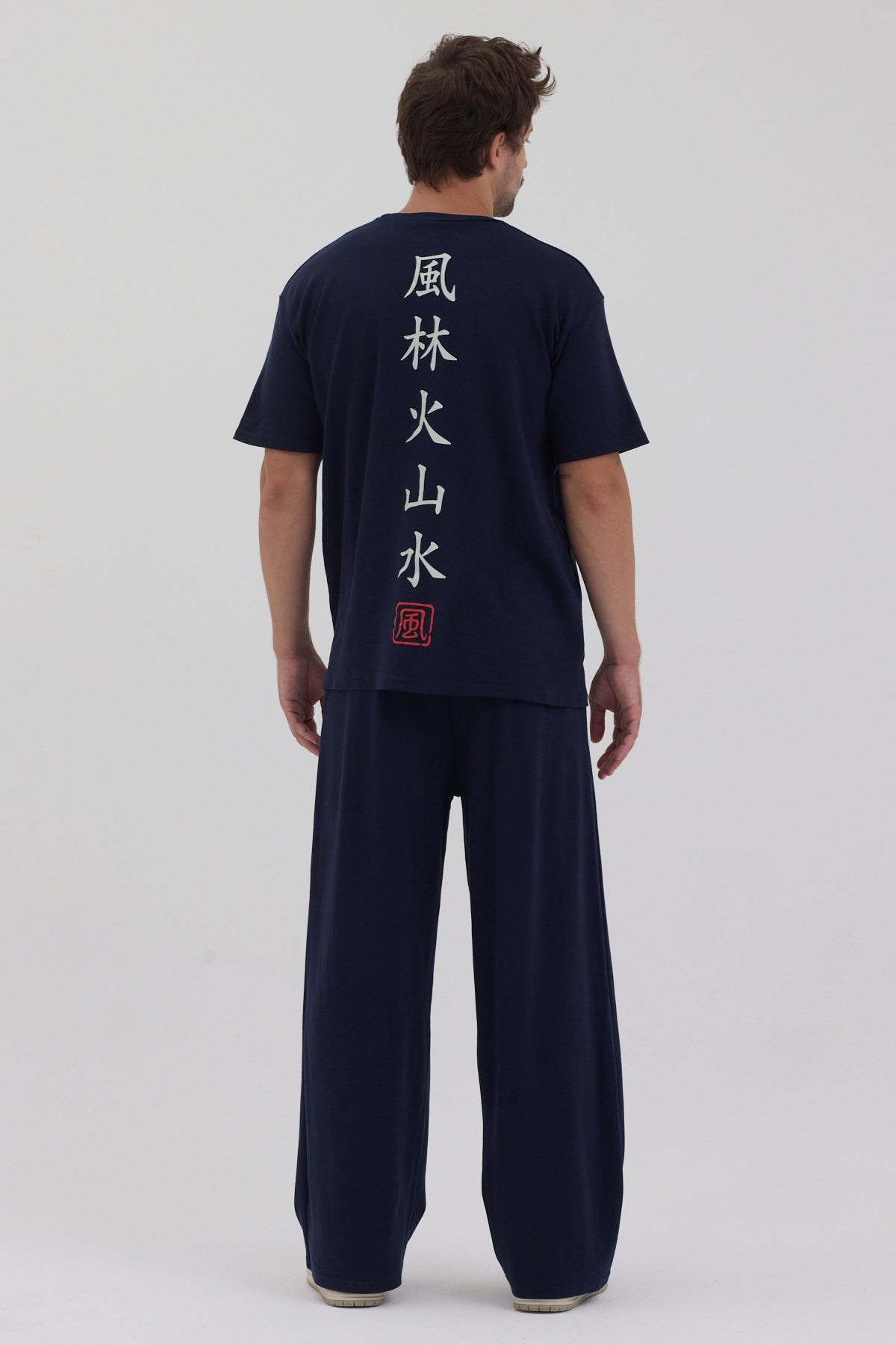 Kanji Grafik Lacivert set, arkadan görünüm