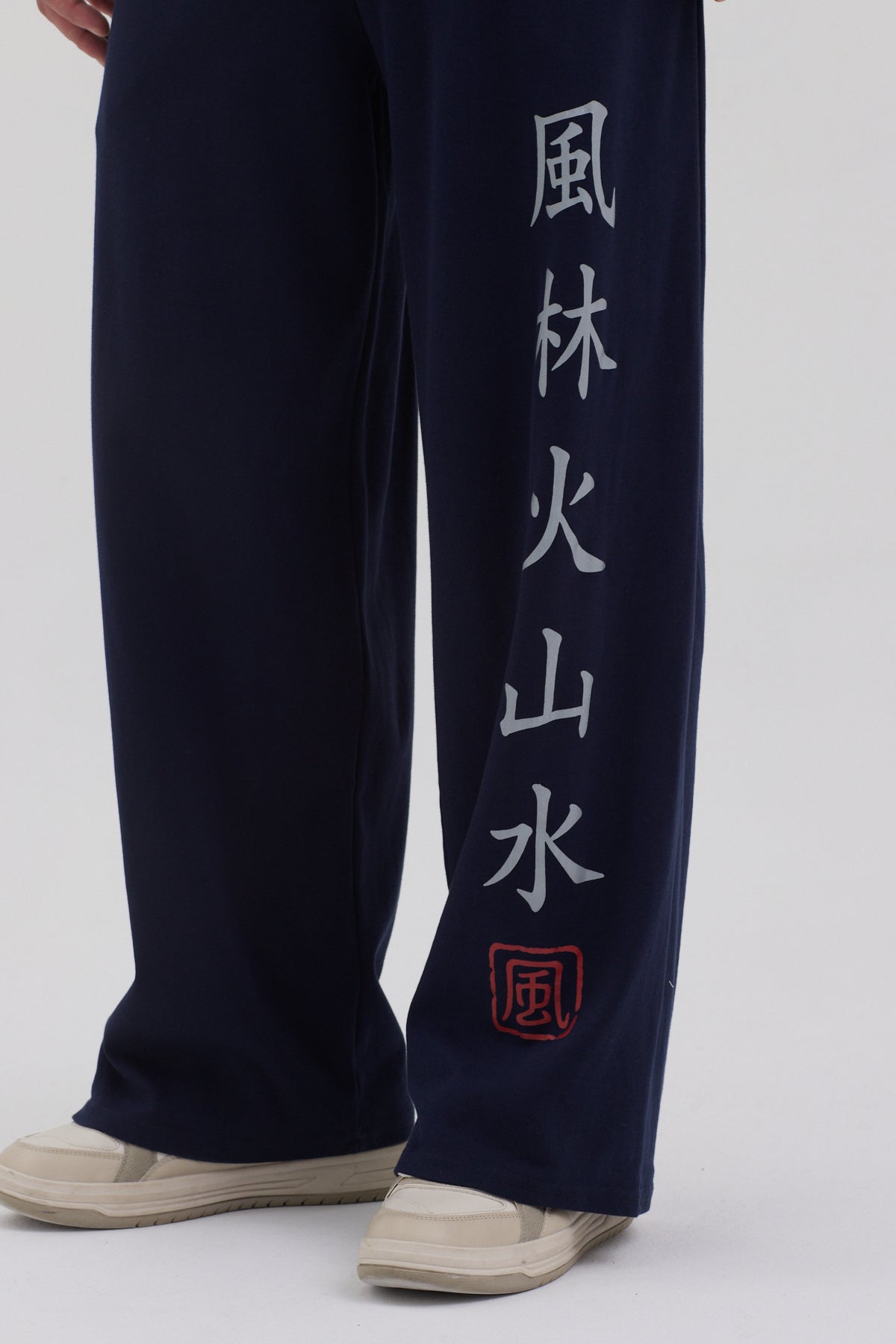 Kanji Grafik Lacivert grafik detayı
