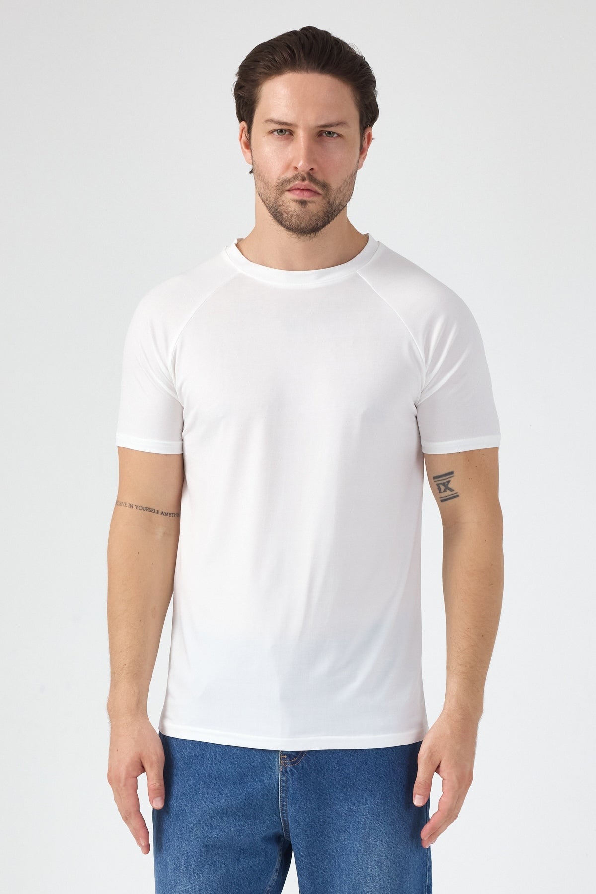 Alvornwear Reglan Kol Tişört — Beyaz, ön